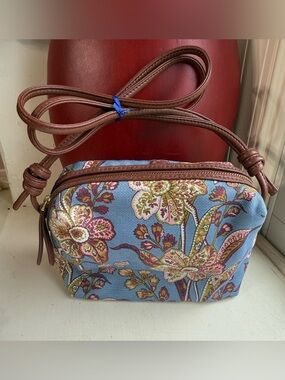 New Boho  Vera Bradle Floral Blue Crossbody Bag with Brown Strap
